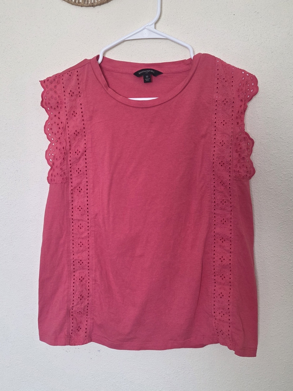 Banana Republic Women's Guava Pink Eyelet Flutter Sleeve Top Sz M